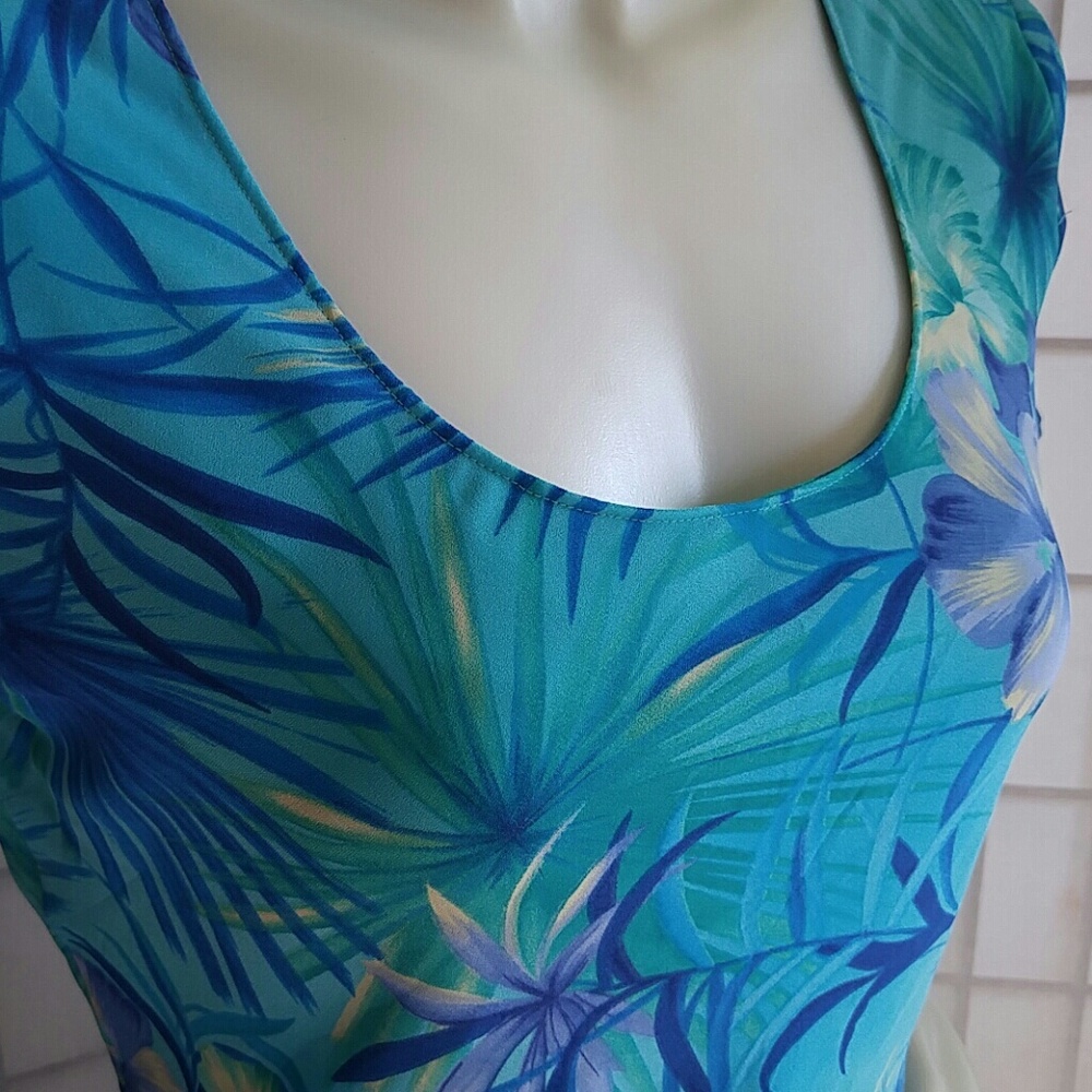 Dress - Picture 4 of 9